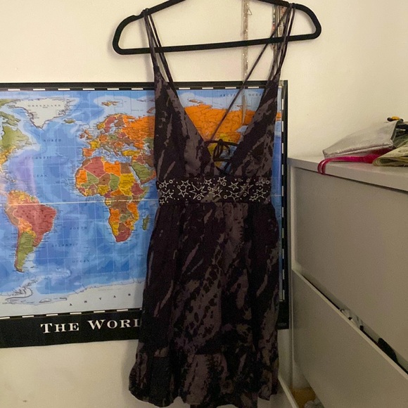 Beautiful dress, perfect length , sold out on urban, new with tags - Picture 2 of 4